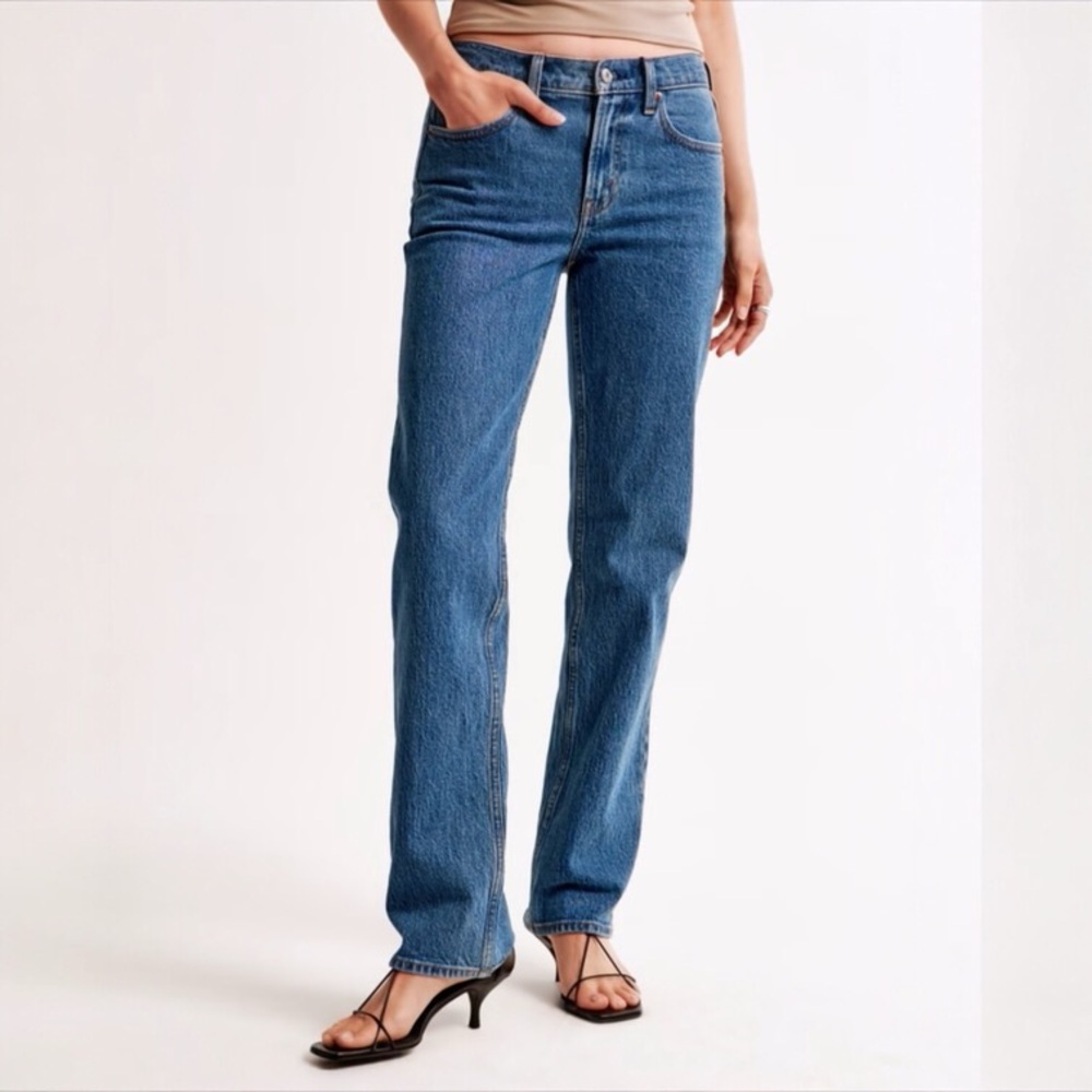 Abercrombie Fitch 10 Short (30S) ‘90s Straight Mid Rise Women’s Jeans Med Wash